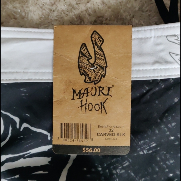 🎉Host Pick🎉 NWT tiki mask board shorts - Picture 3 of 4